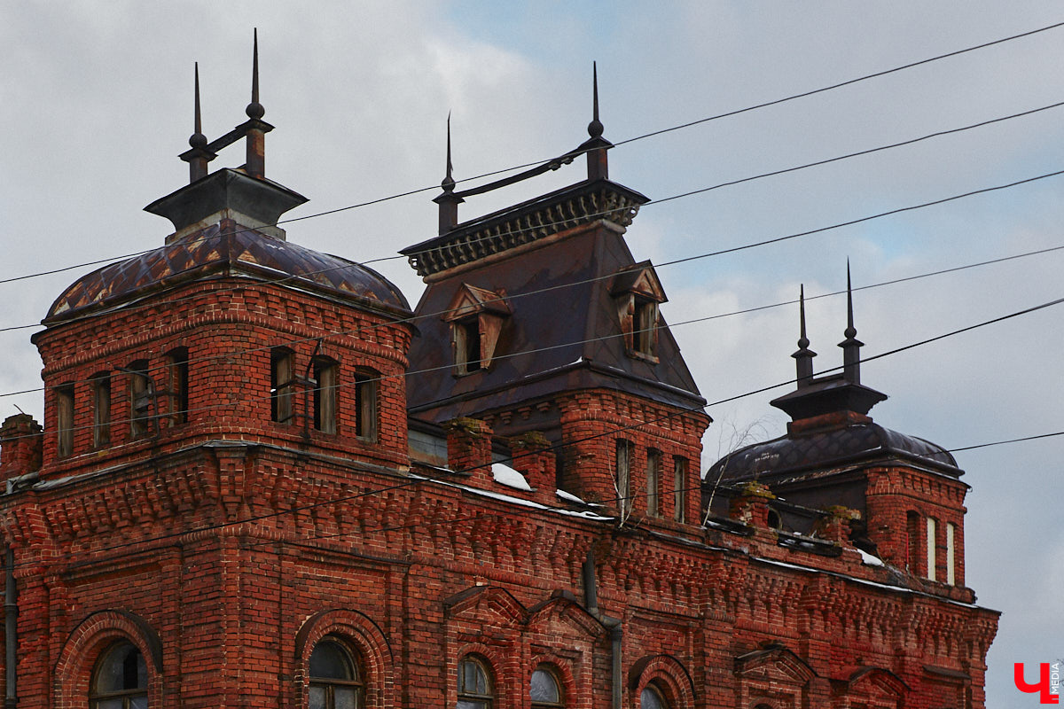 Популярный сервис планирования путешествий разработал варианты для поездок в города Золотого кольца России. И, что особенно приятно, в предложенном списке сразу шесть туров по 33-му региону. Портал называет представленные идеи новым прочтением классики и призывает посетить города с уникальной историей, в которую гармонично вписались современные проекты. Изучаем, куда стоит отправиться на выходные.